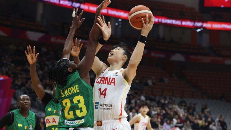 凯斯勒4年1.3亿？湖人中锋到位 但两个首发空缺未解