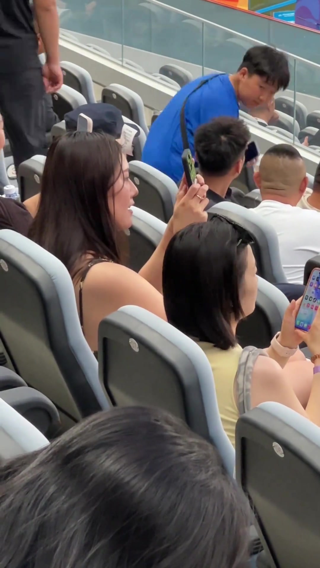 刘湘青春足球场助阵，海牛4-2击退玉昆