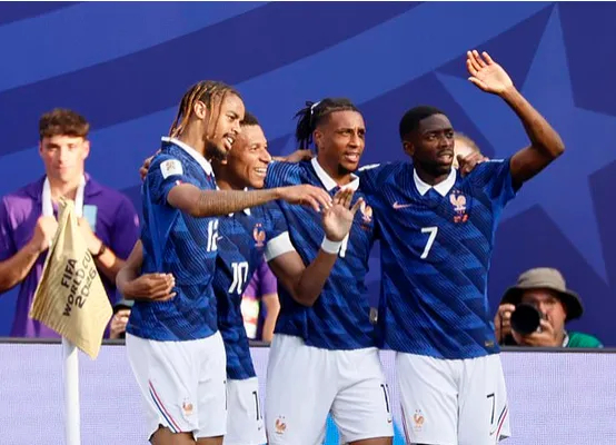 法国3-0瑞典强势晋级 姆巴佩淘汰赛9球创纪录 法国3-0瑞典强势晋级 姆巴佩淘汰赛9球创纪录