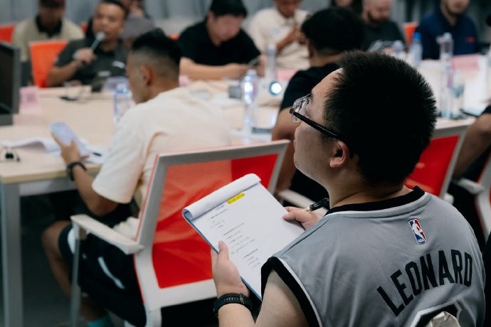 “没有距离感,有话直接说”——广州龙狮第二届球迷代表大会实录 “没有距离感,有话直接说”——广州龙狮第二届球迷代表大会实录