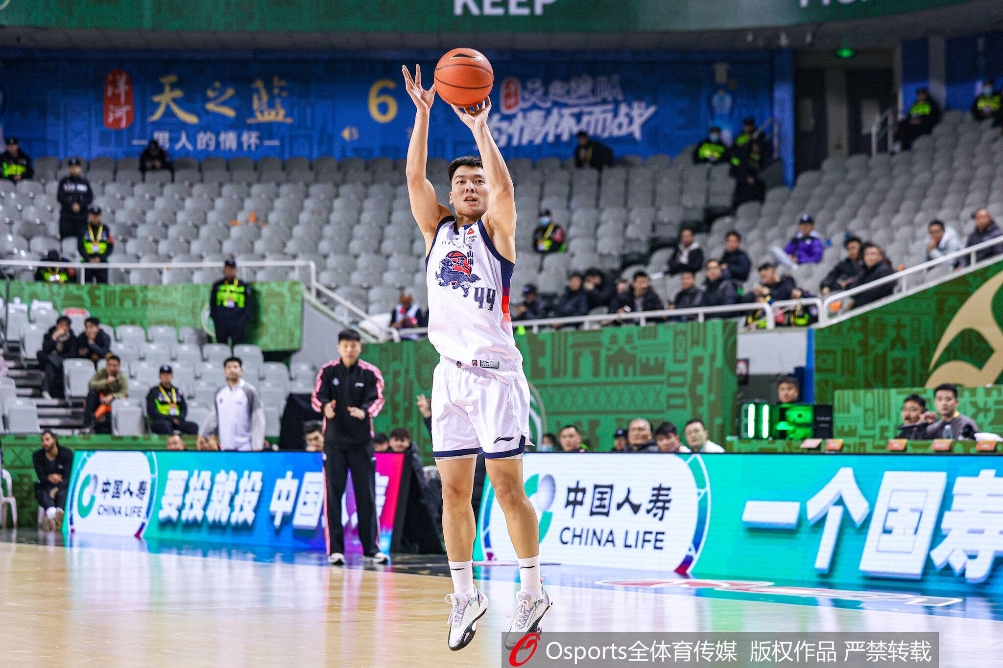 山东男篮续约本土后卫陈培东:两年C类合同锁定七年老臣