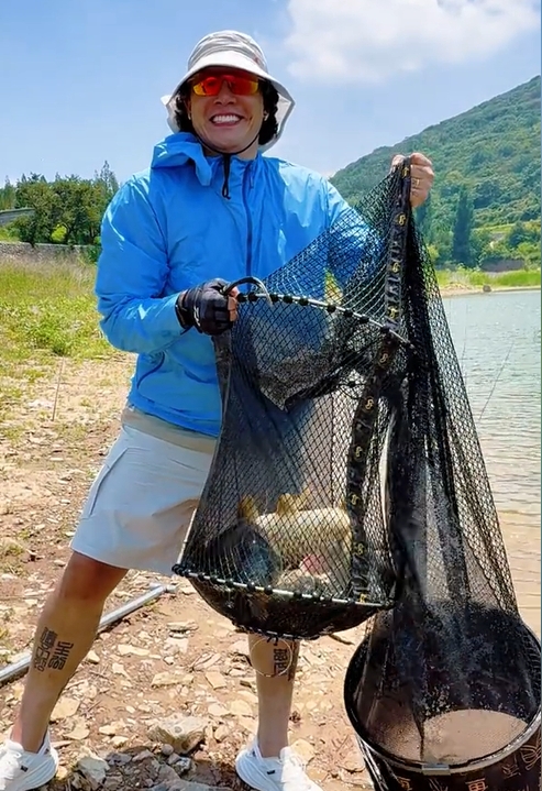 王大雷钓鱼调节心态,泰山备战大连英博 王大雷钓鱼调节心态,泰山备战大连英博