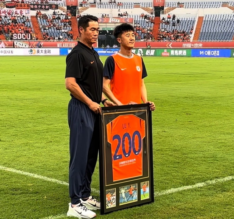 克雷桑五月7球4助攻夺MVP 刘洋200场里程碑获纪念球衣