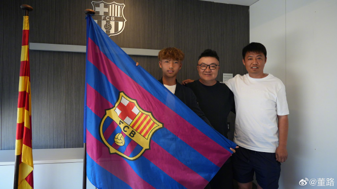 14岁李昊炎获参赛证 新赛季代表巴萨U15出战 14岁李昊炎获参赛证 新赛季代表巴萨U15出战