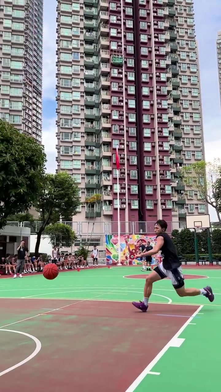 香港金牛完成校园访问 四将分组指导青年球员