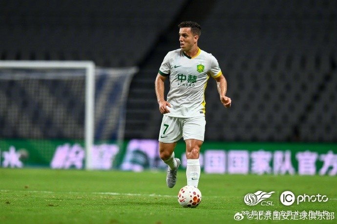 国安客场3-0击败申花 侯森多次神扑三将破门