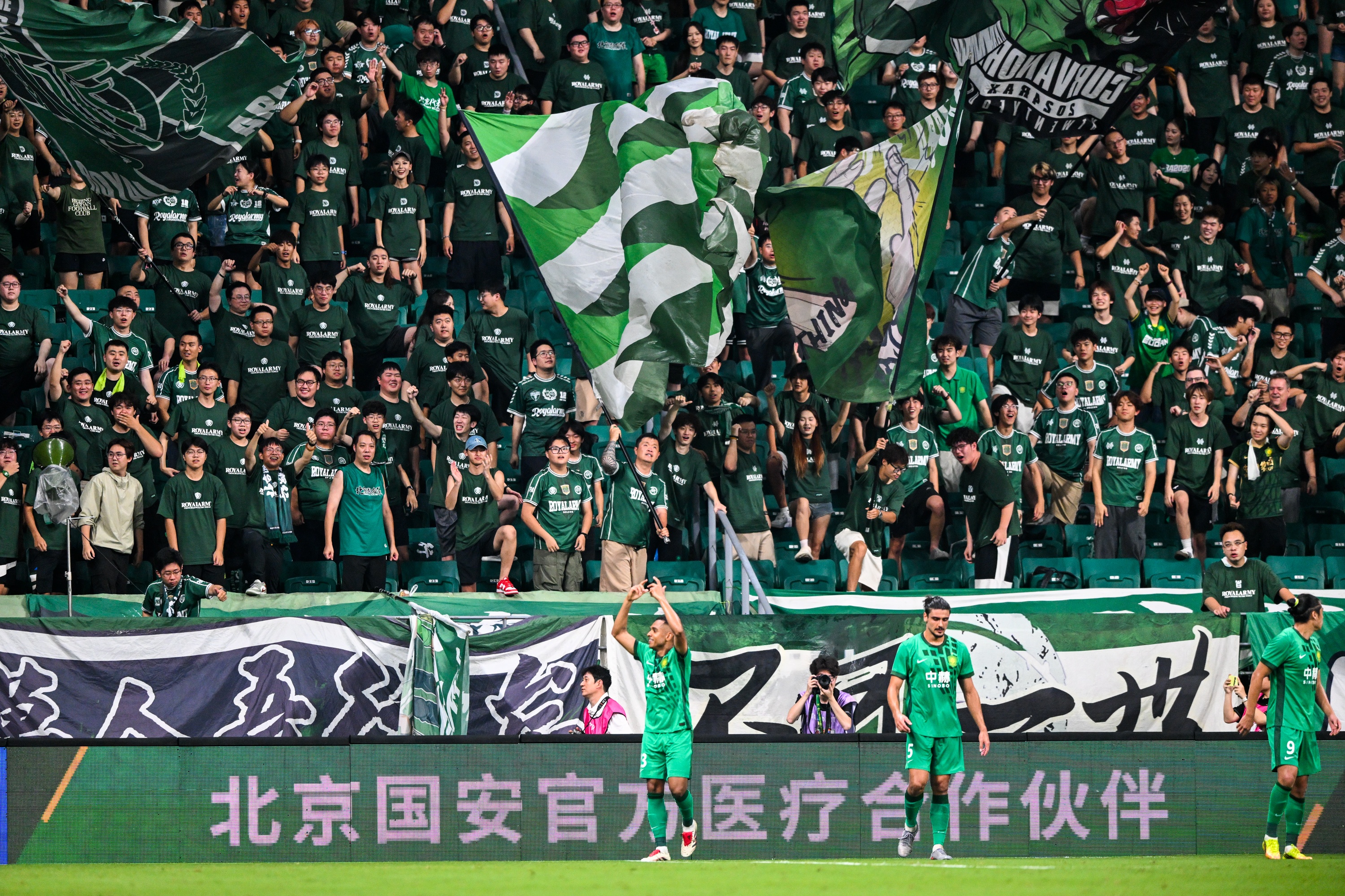 国安客场3-0完胜申花,侯森8次扑救筑起零封壁垒