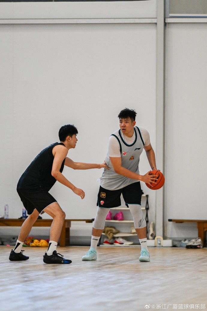 广厦夏训再补三人 刘洋蔡振豪王庆岩上调一队 广厦夏训再补三人 刘洋蔡振豪王庆岩上调一队