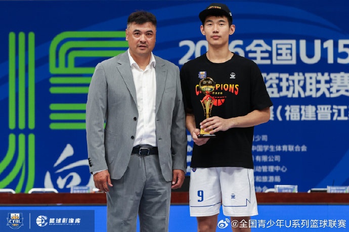 海南U15男篮全国夺冠 决赛88-77力克河北 海南U15男篮全国夺冠 决赛88-77力克河北